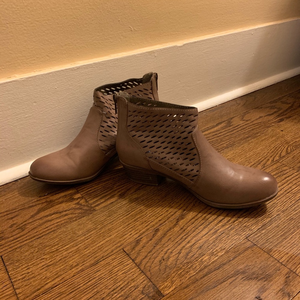 Fall boots - Picture 2 of 3